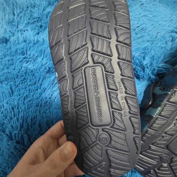 Discovery Shark Week Rugged Clog Style Sandals Size 6 Mens - Picture 4 of 6